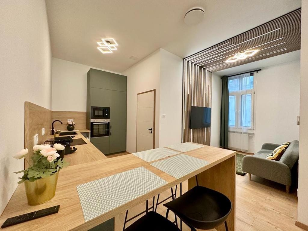 Apartment At Gozsdu Courtyard #Partyzone #Downtown #Freeparking บูดาเปสต์ ภายนอก รูปภาพ