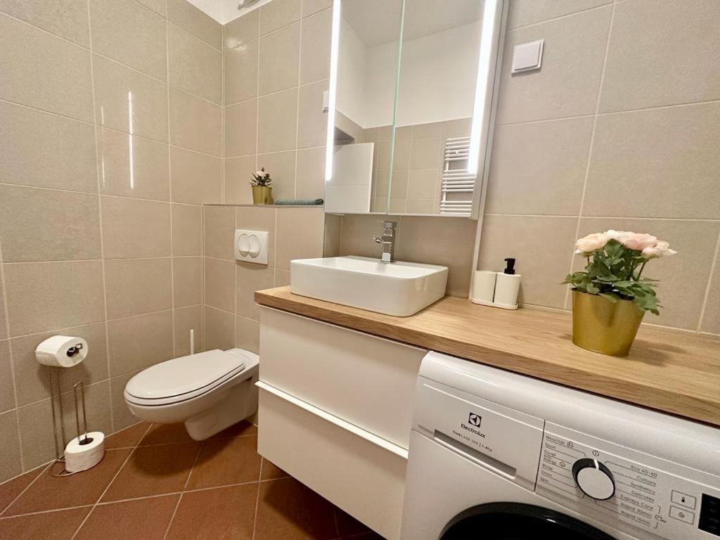 Apartment At Gozsdu Courtyard #Partyzone #Downtown #Freeparking บูดาเปสต์ ภายนอก รูปภาพ